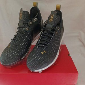 Under Armour Men's Harper 5 Low St Baseball Shoe, Black-Black-Metallic Gold